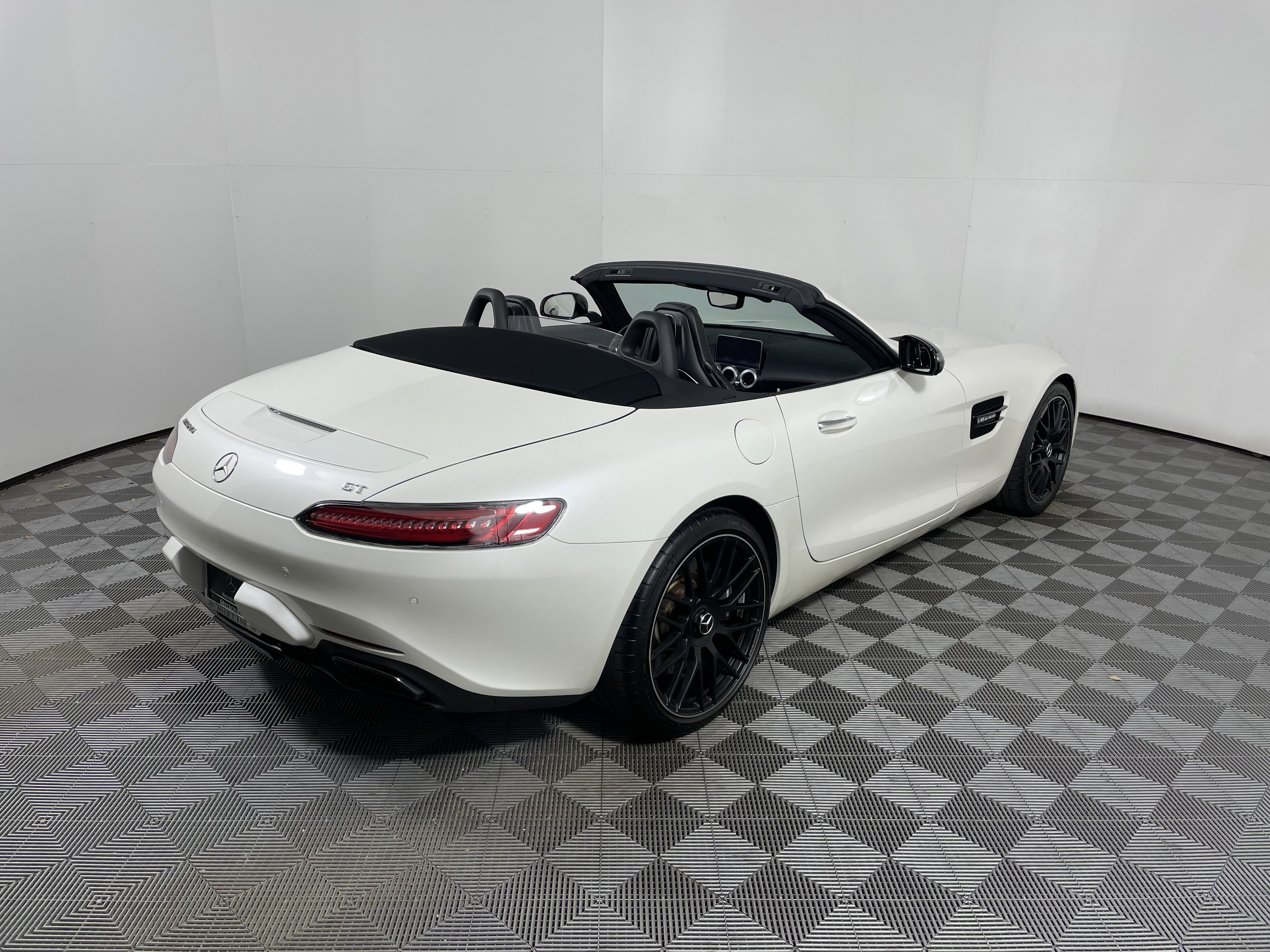 Used 2018 Mercedes-Benz AMG GT Roadster image 5
