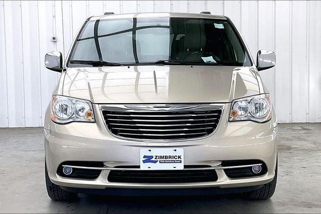 Used 2014 Chrysler Town & Country Touring-L w/ Trailer Tow Group FWD image 3