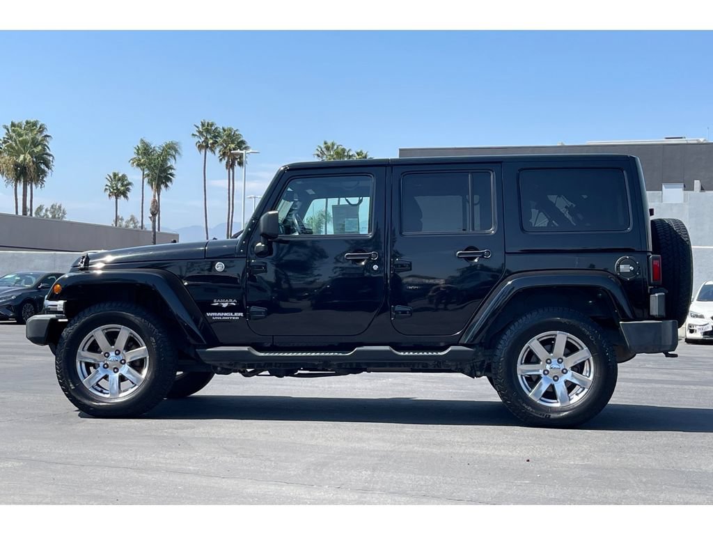 Used 2017 Jeep Wrangler Unlimited Sahara w/ Connectivity Group AWD/4WD image 2