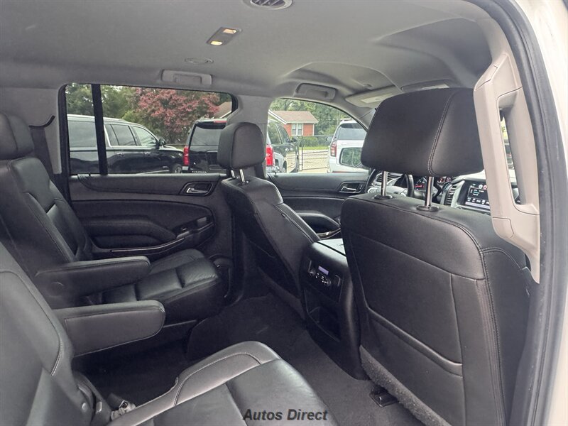 Used 2019 Chevrolet Suburban LT w/ Luxury Package RWD image 29