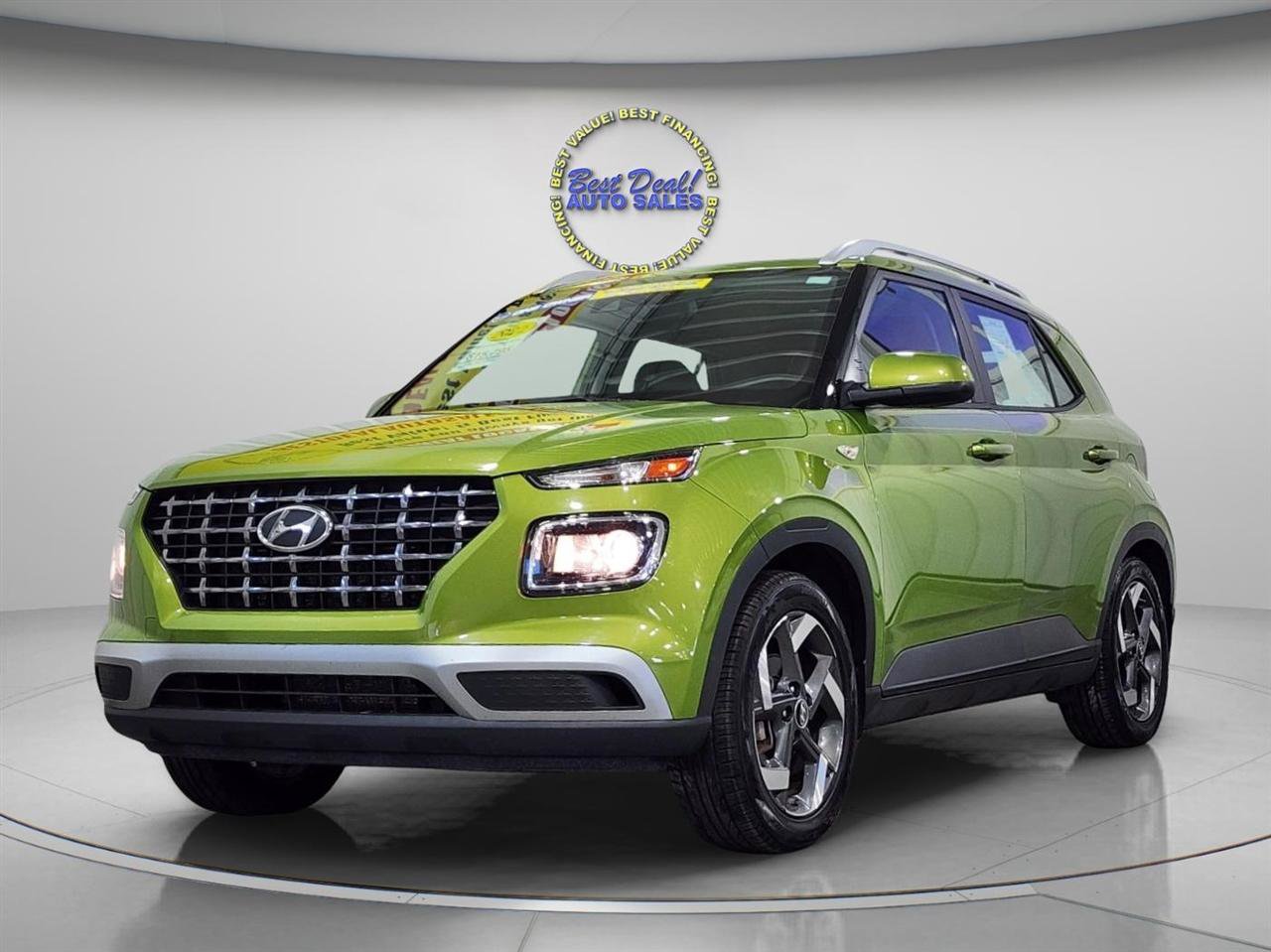 Used 2022 Hyundai Venue SEL FWD image 2