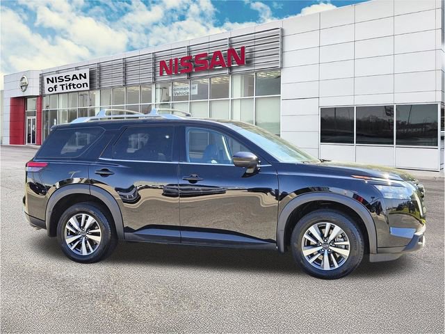 Certified 2025 Nissan Pathfinder SL image 3