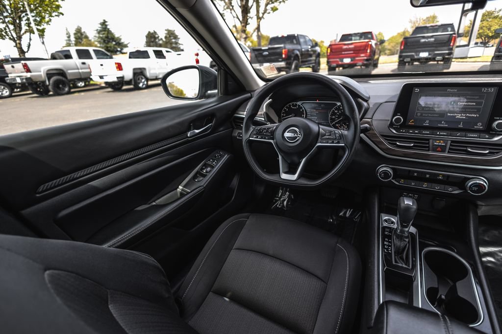 Used 2024 Nissan Altima 2.5 SV FWD image 23