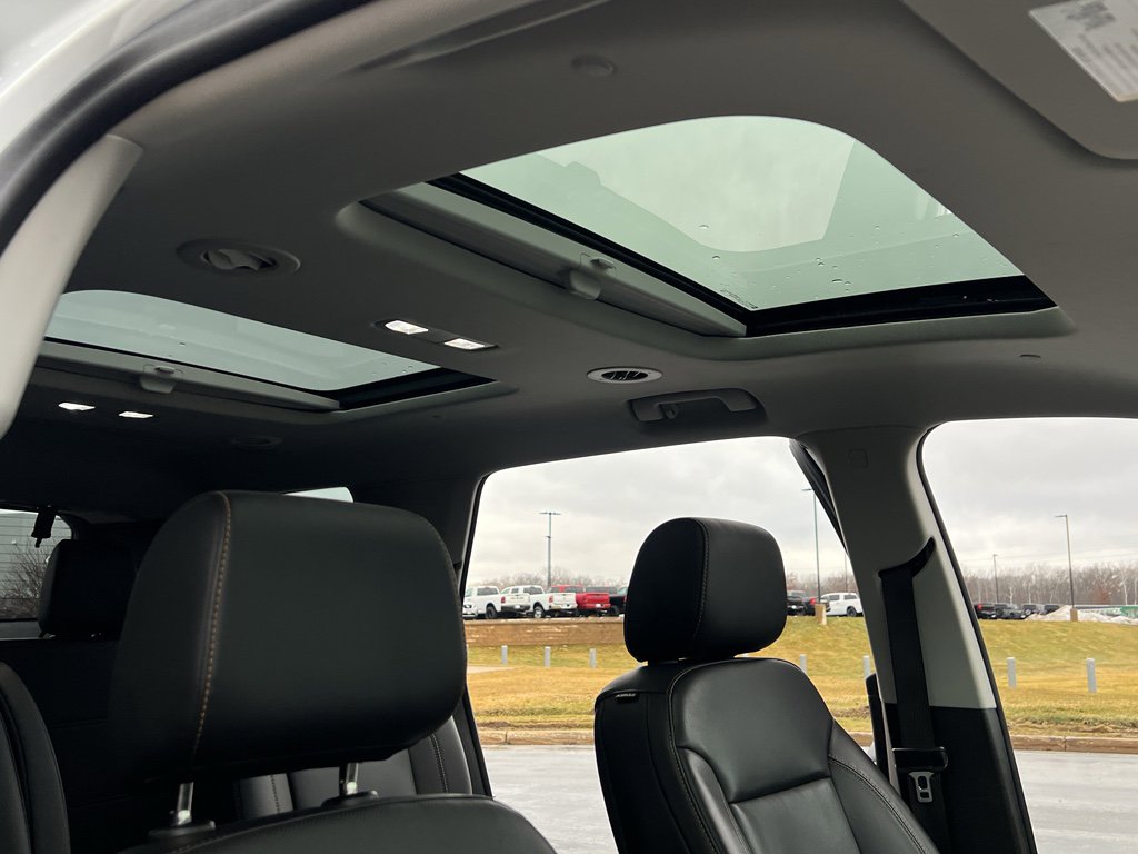 Used 2021 Chevrolet Traverse Premier w/ Redline Edition image 31