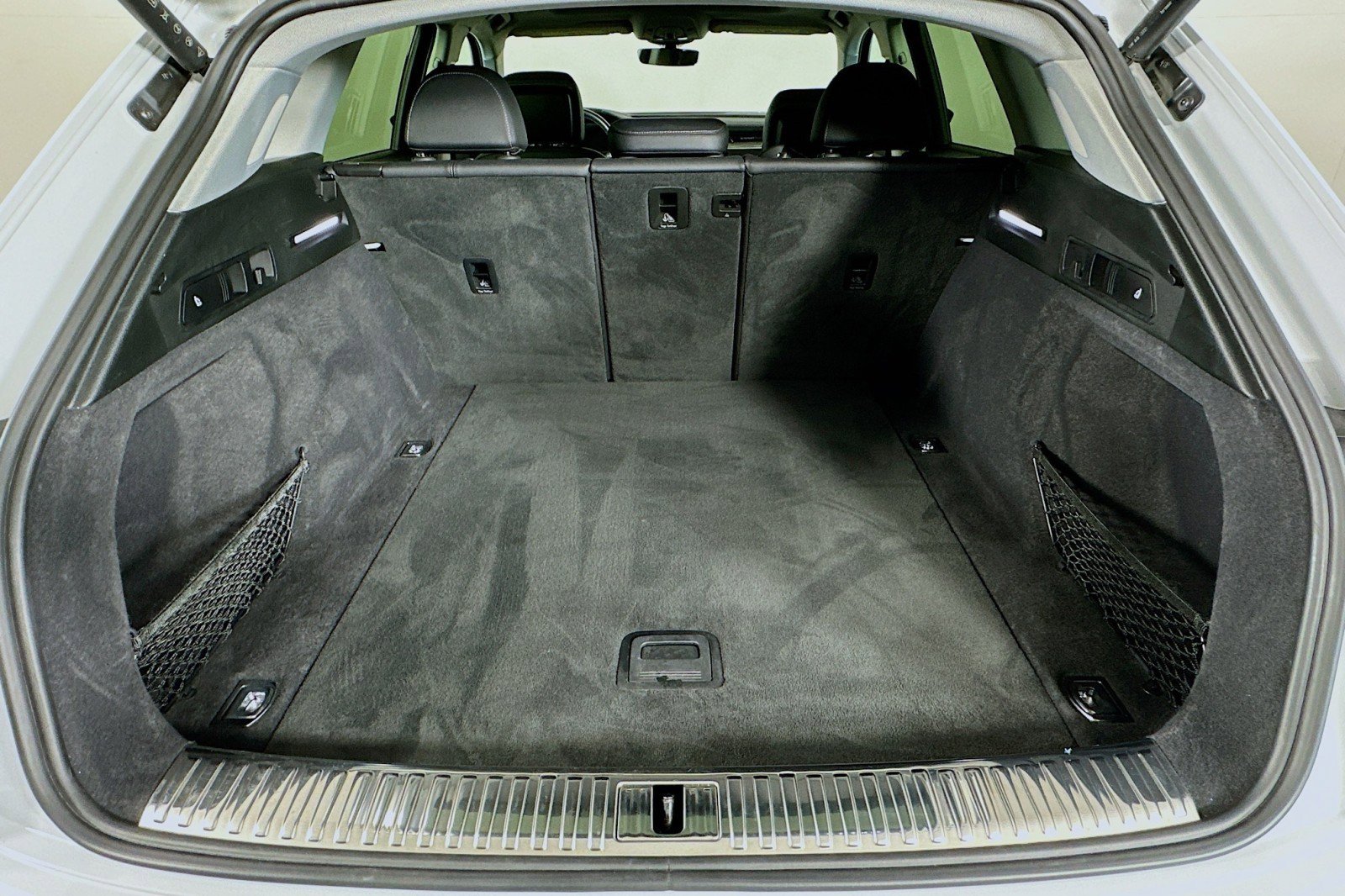 Used 2022 Audi e-tron Premium Plus w/ Premium Plus Package image 22