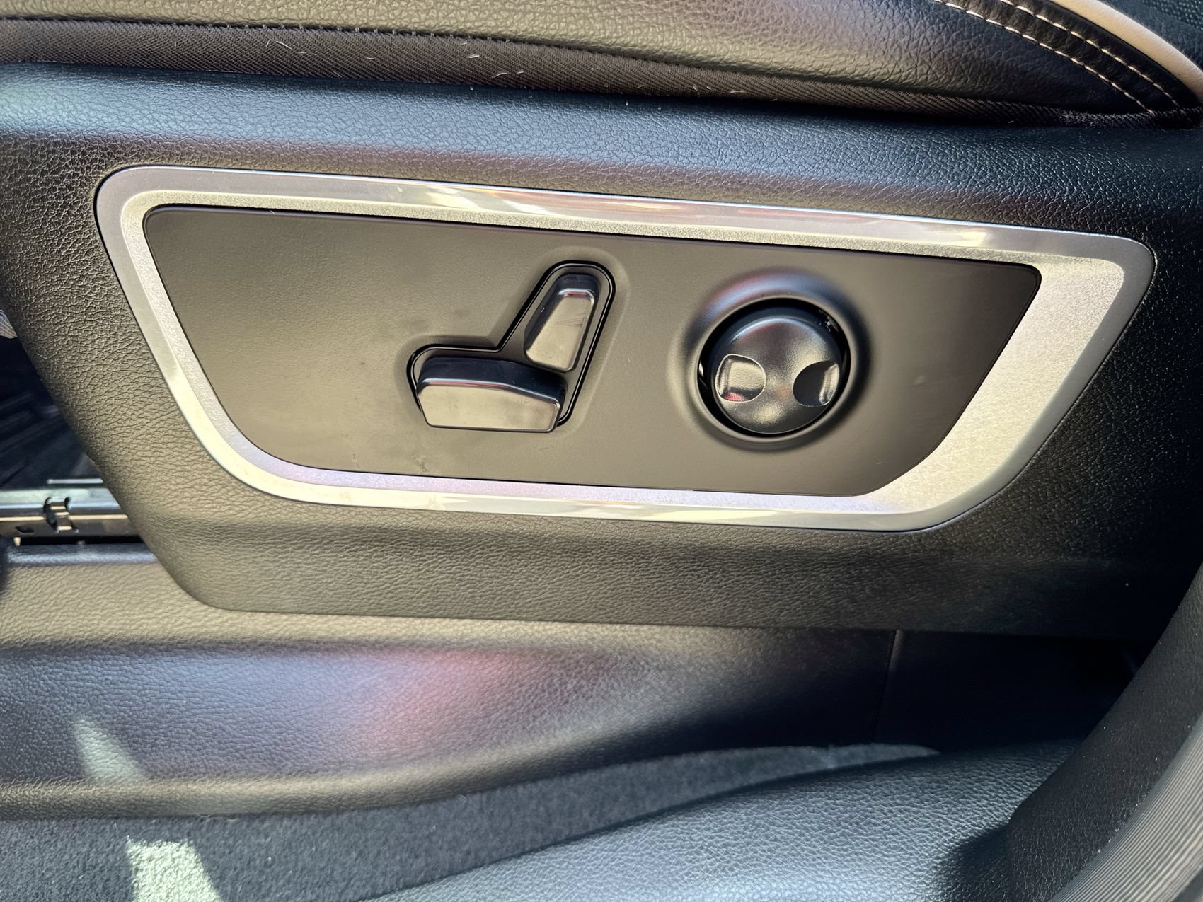Used 2024 RAM 1500 Laramie AWD/4WD image 12