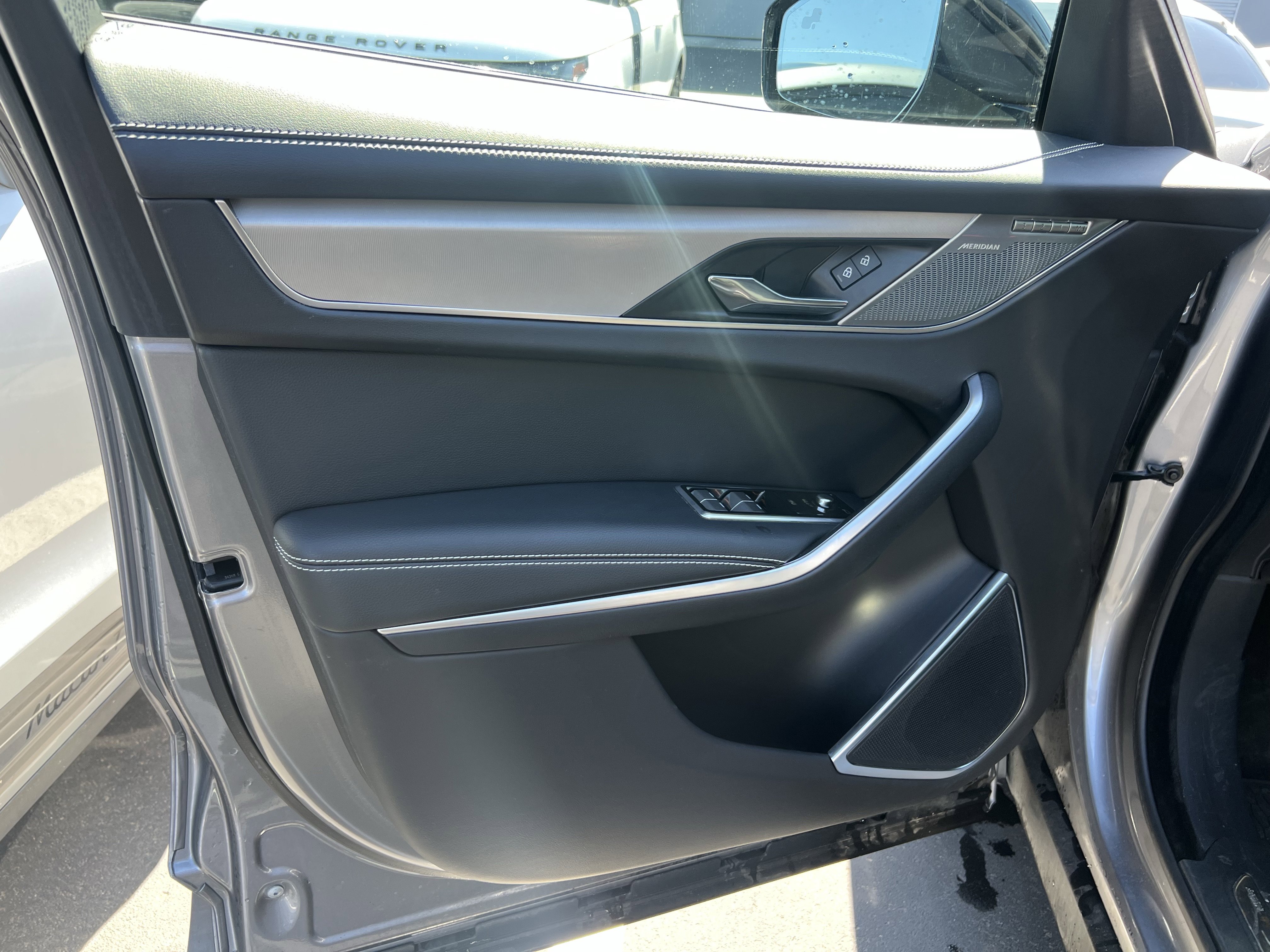 Certified 2025 Jaguar F-PACE R-Dynamic S image 12