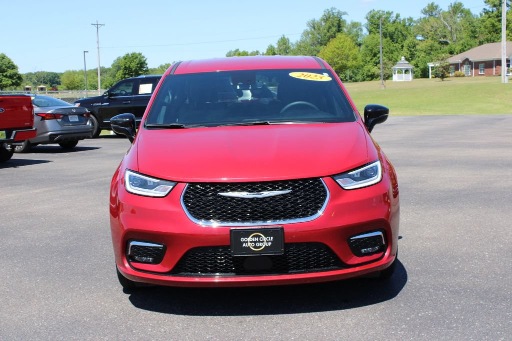 Used 2025 Chrysler Pacifica Select FWD image 3