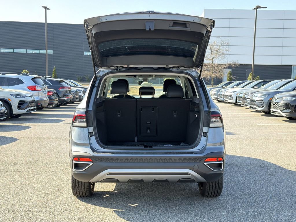 New 2026 Volkswagen Taos SE image 15