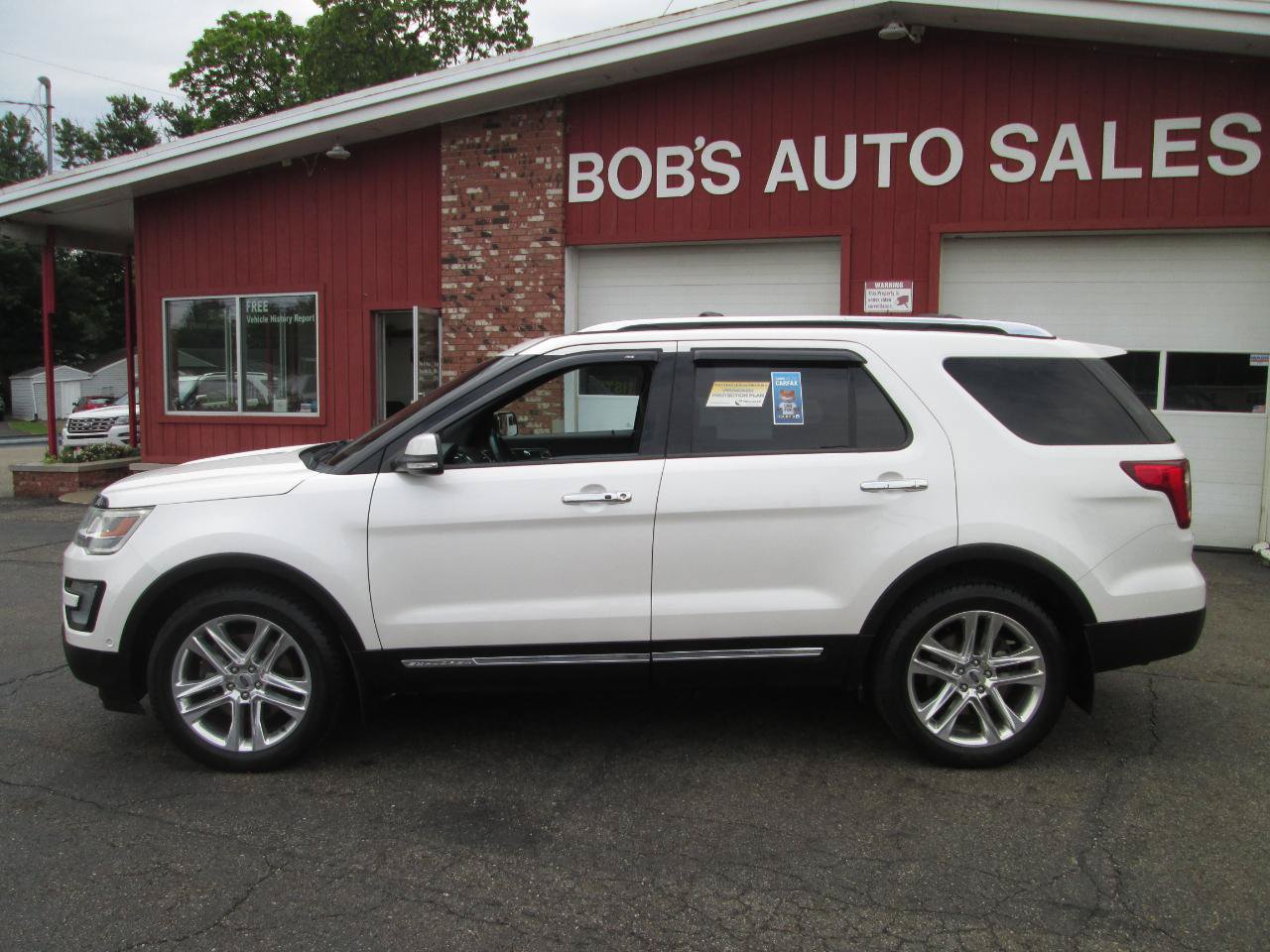 Used 2016 Ford Explorer Limited w/ Equipment Group 301A AWD/4WD image 14
