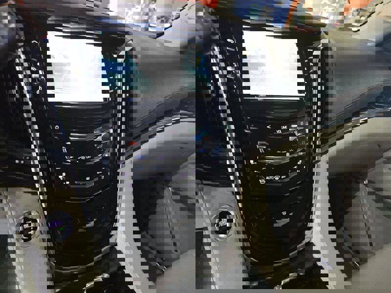 Used 2015 Cadillac Escalade ESV Luxury image 27