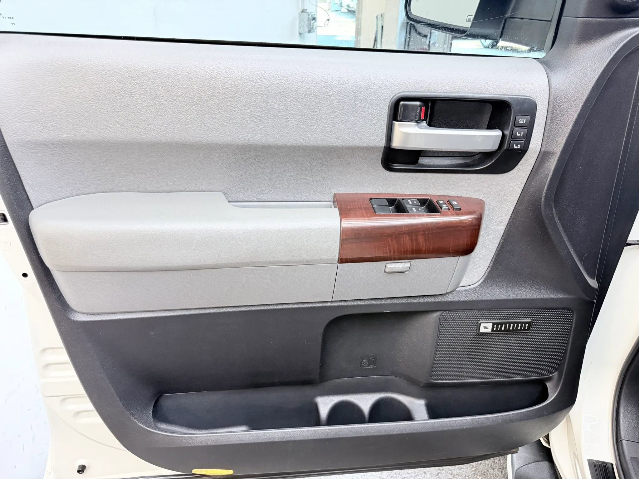 Used 2015 Toyota Sequoia Platinum AWD/4WD image 10