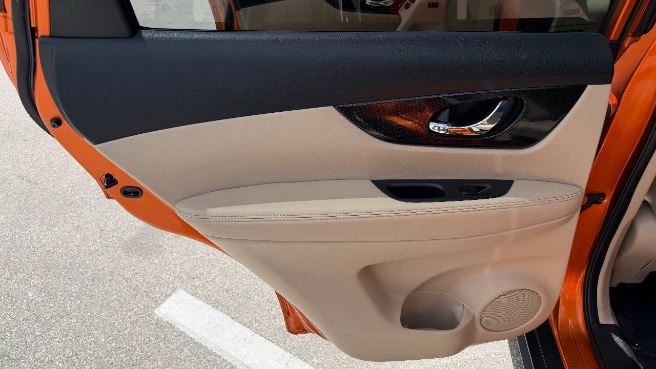Used 2018 Nissan Rogue SL FWD image 16