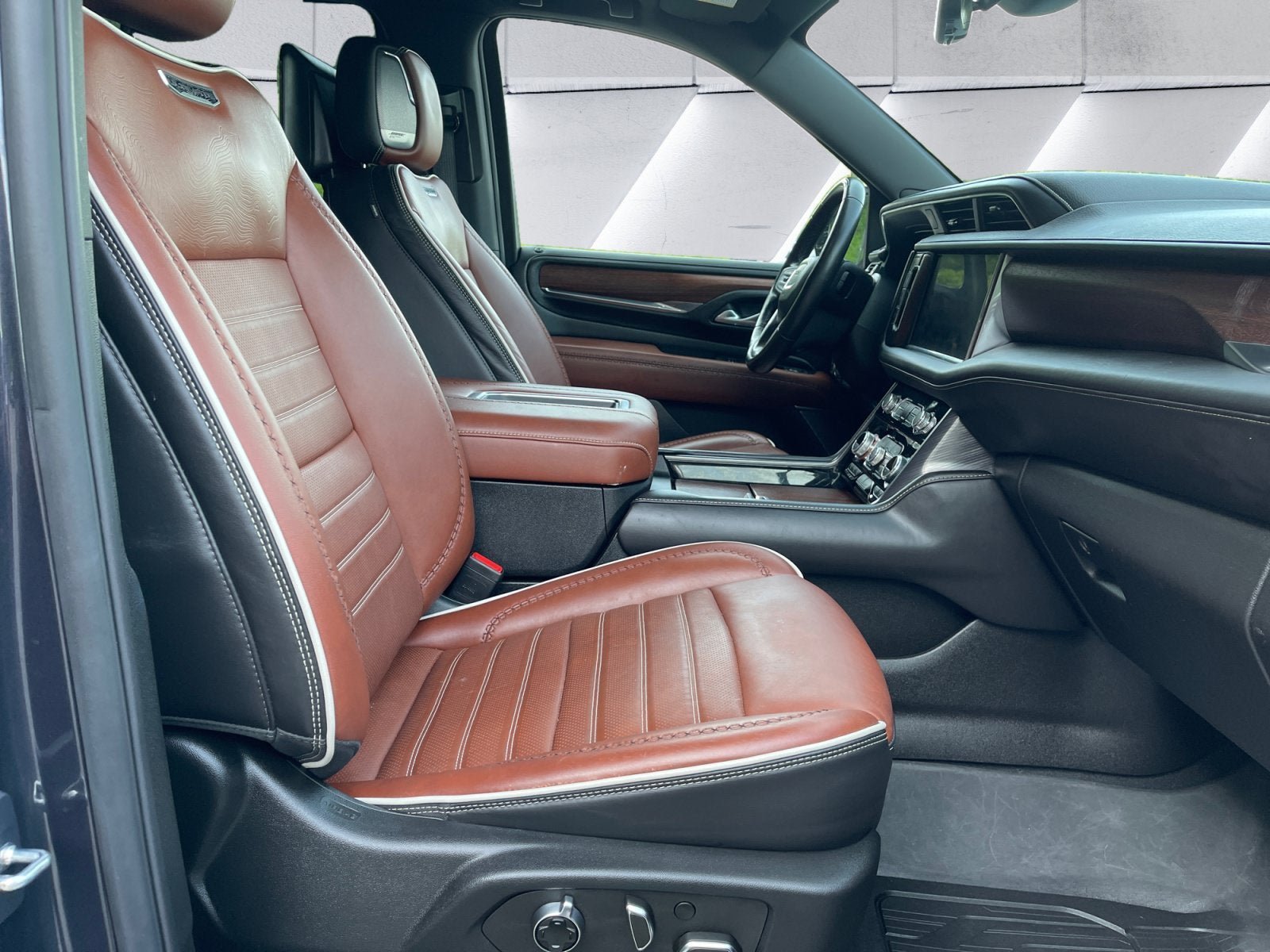 Used 2023 GMC Yukon Denali Ultimate w/ LPO, Floor Liner Package AWD/4WD image 33
