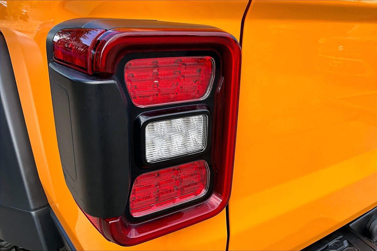 Used 2021 Jeep Gladiator Rubicon AWD/4WD image 27