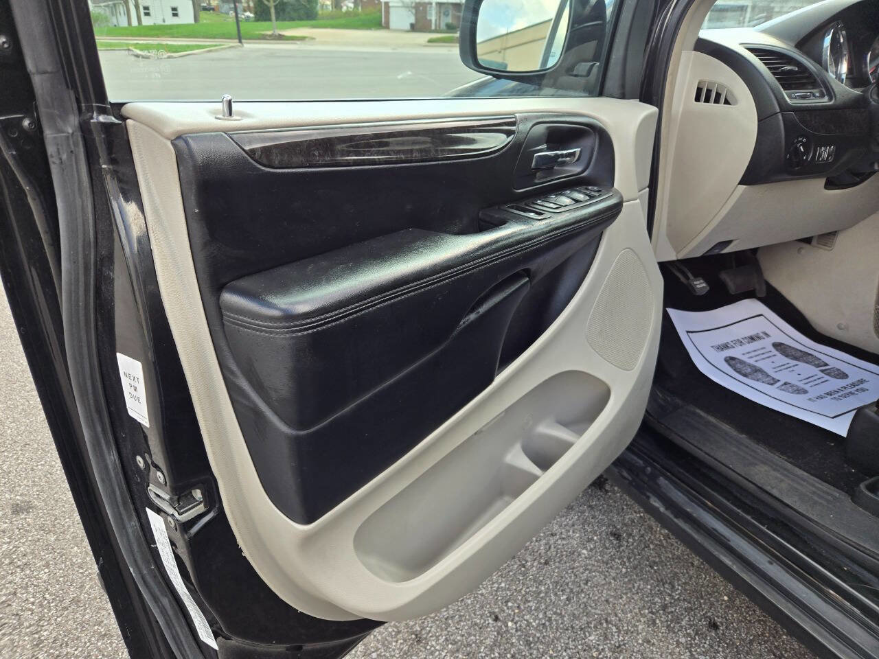 Used 2012 Dodge Grand Caravan Crew FWD image 18