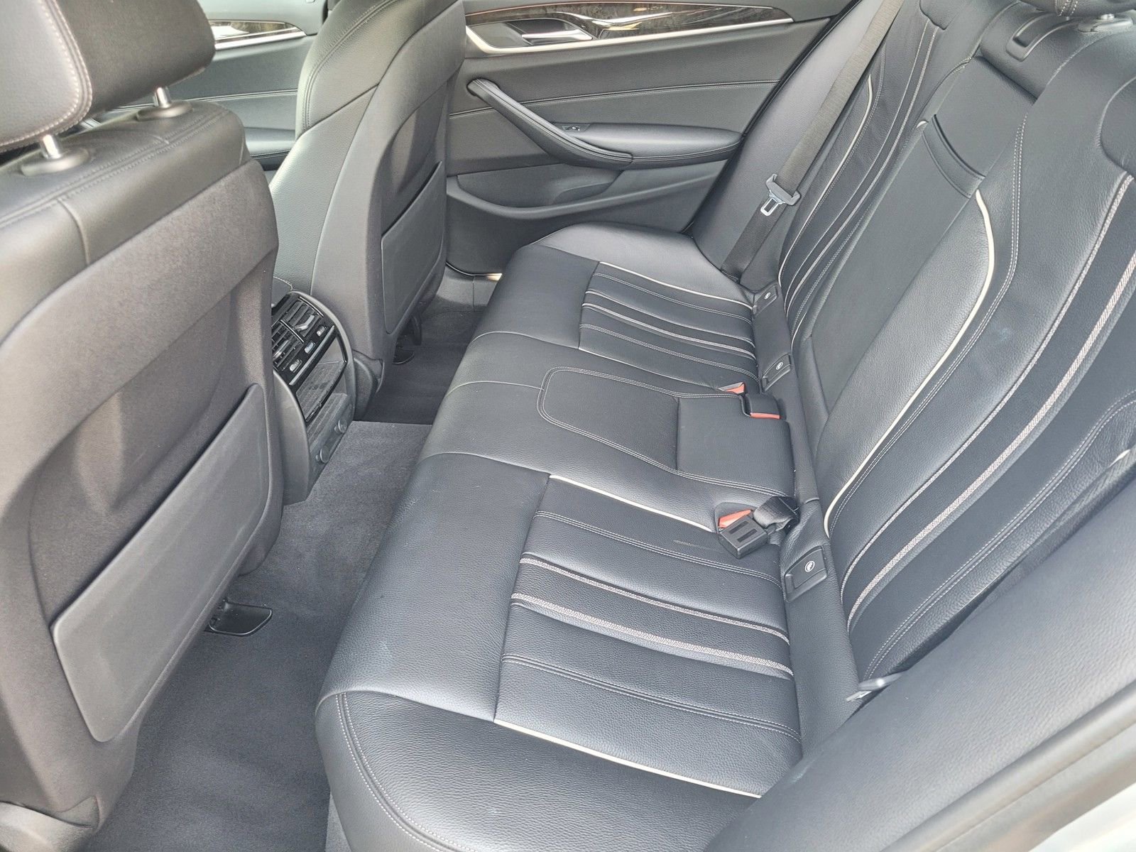Used 2017 BMW 540i RWD image 12