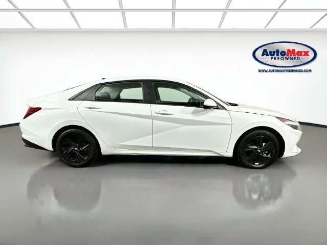 Used 2022 Hyundai Elantra Blue FWD image 9