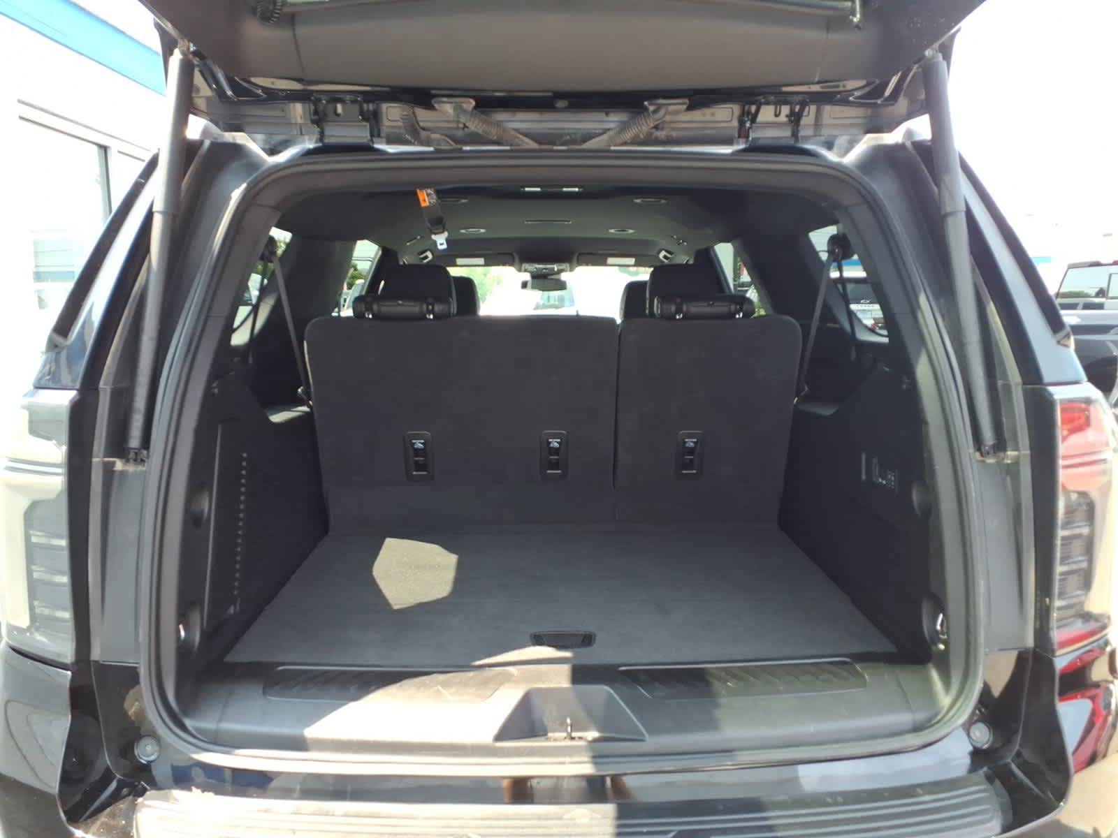 Used 2026 Chevrolet Suburban LT w/ Comfort Package AWD/4WD image 18
