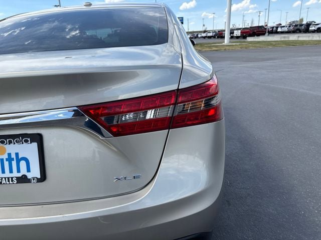 Used 2016 Toyota Avalon XLE Plus FWD image 29