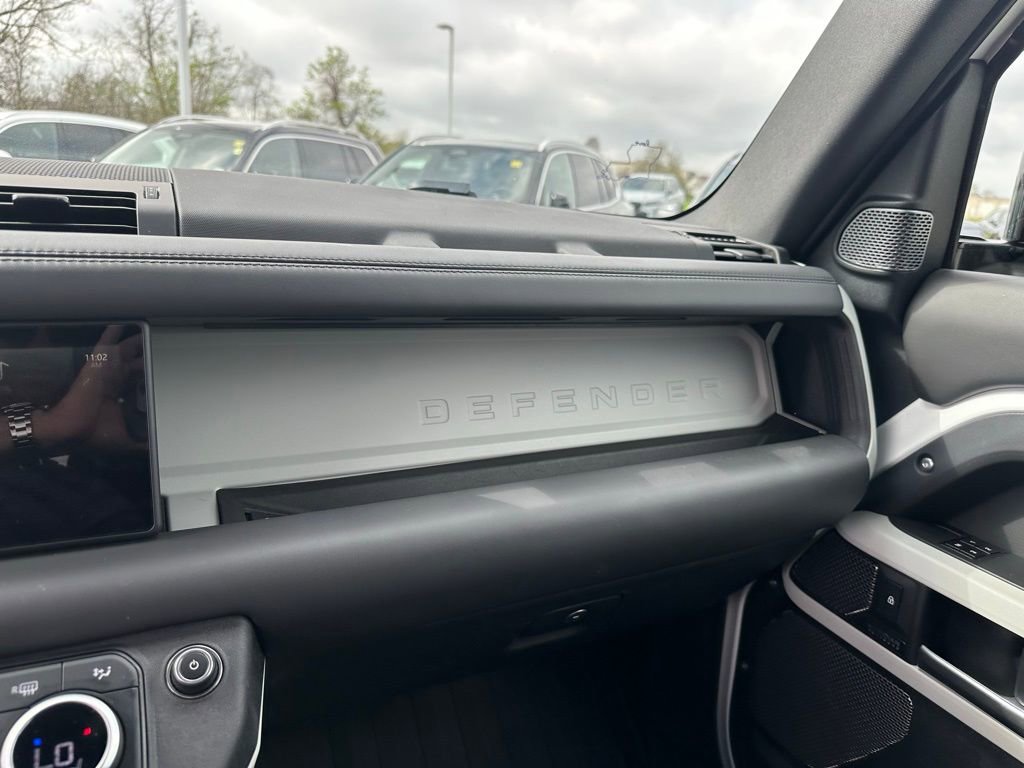 Used 2024 Land Rover Defender 110 X-Dynamic SE image 22