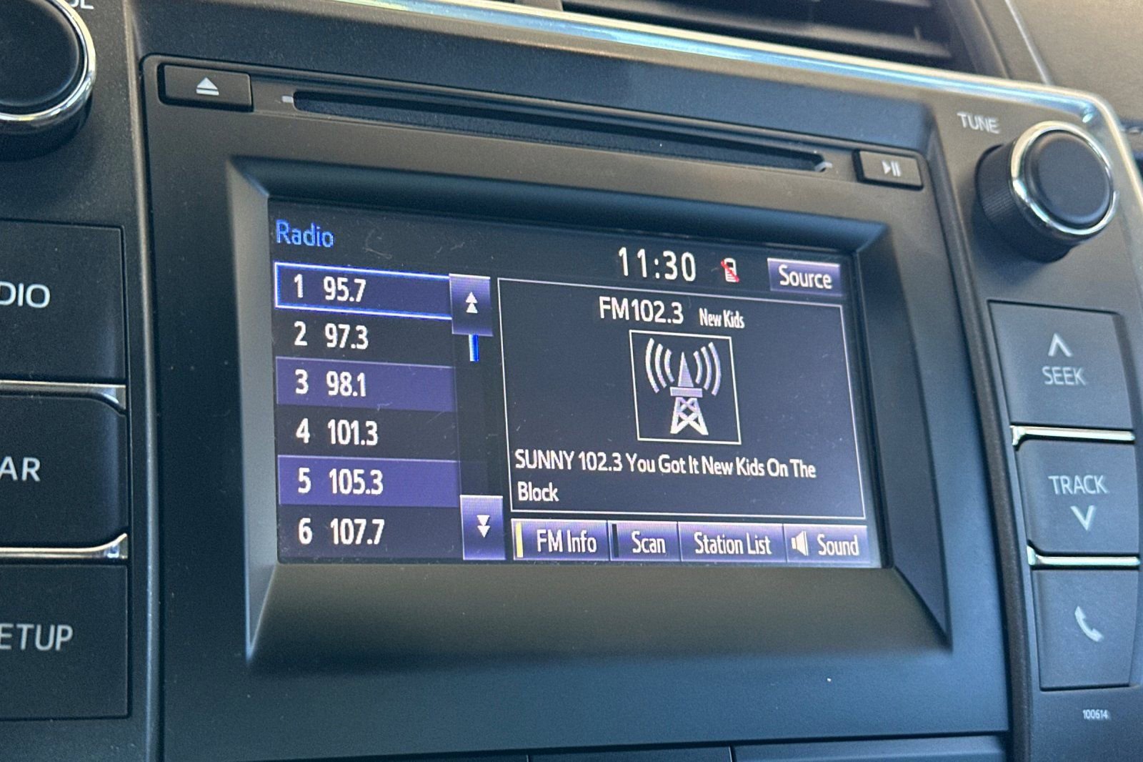 Used 2016 Toyota Camry SE image 25