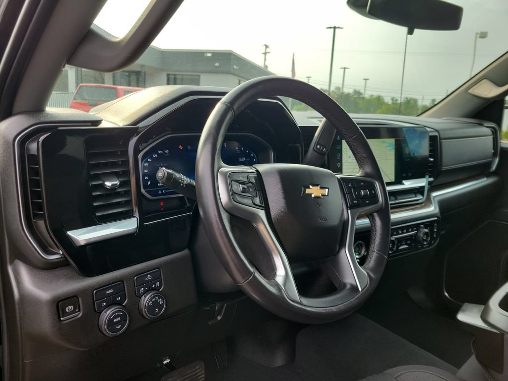 Used 2022 Chevrolet Silverado 1500 LT AWD/4WD image 20
