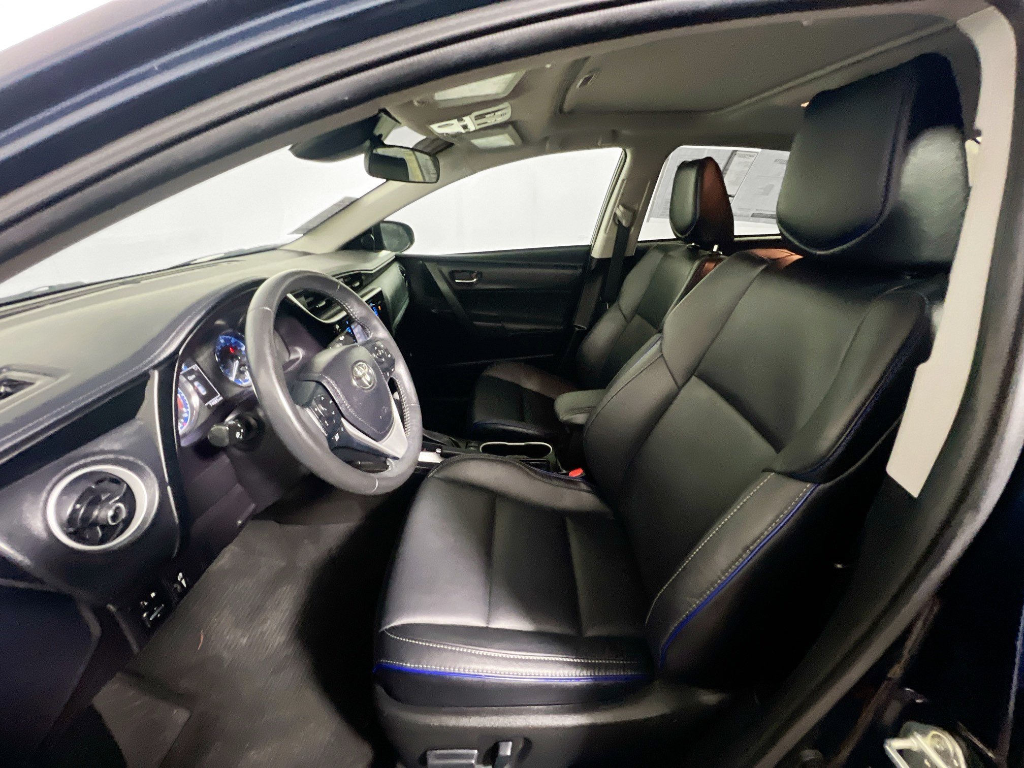 Used 2017 Toyota Corolla XSE FWD image 14