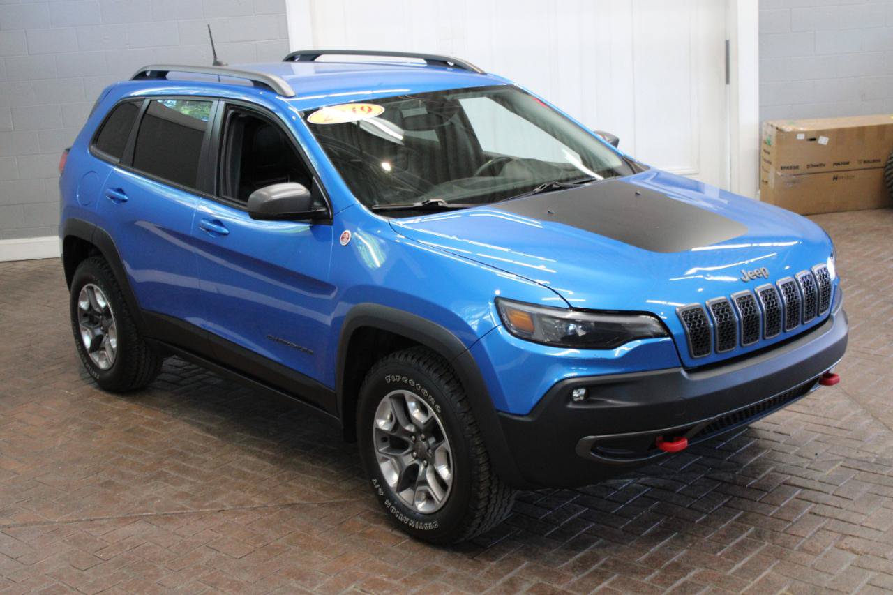 Used 2019 Jeep Cherokee Trailhawk w/ Cold Weather Group AWD/4WD image 26