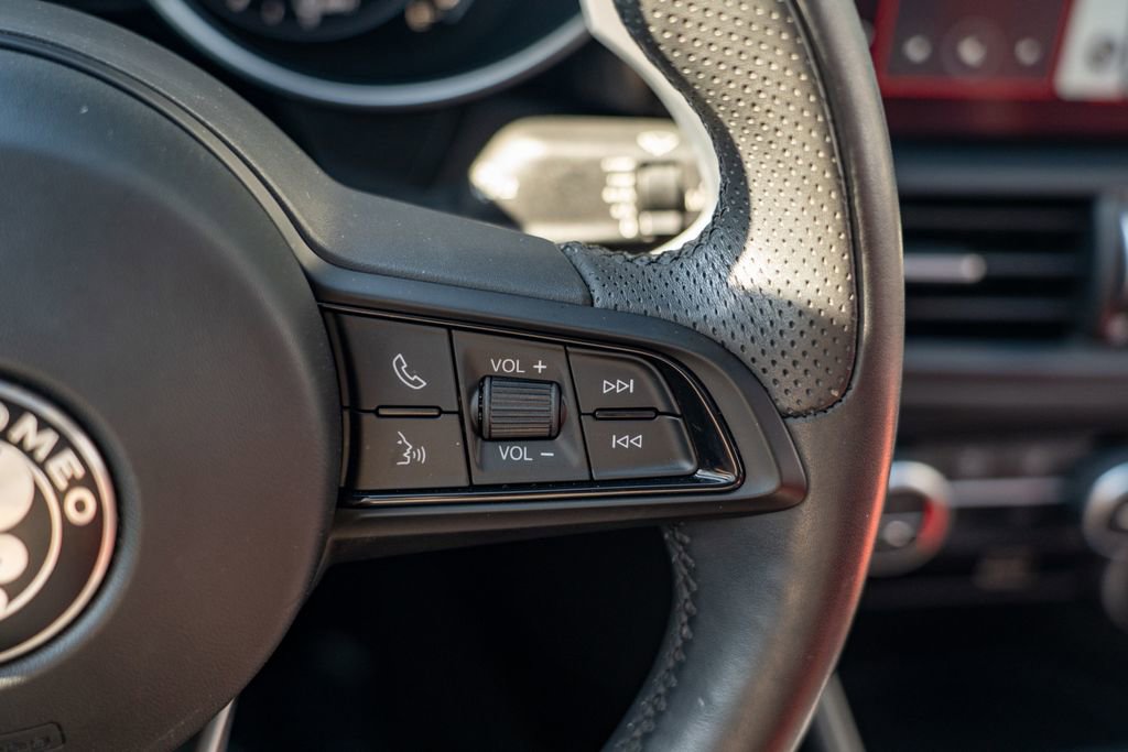 Used 2023 Alfa Romeo Giulia Veloce RWD image 29