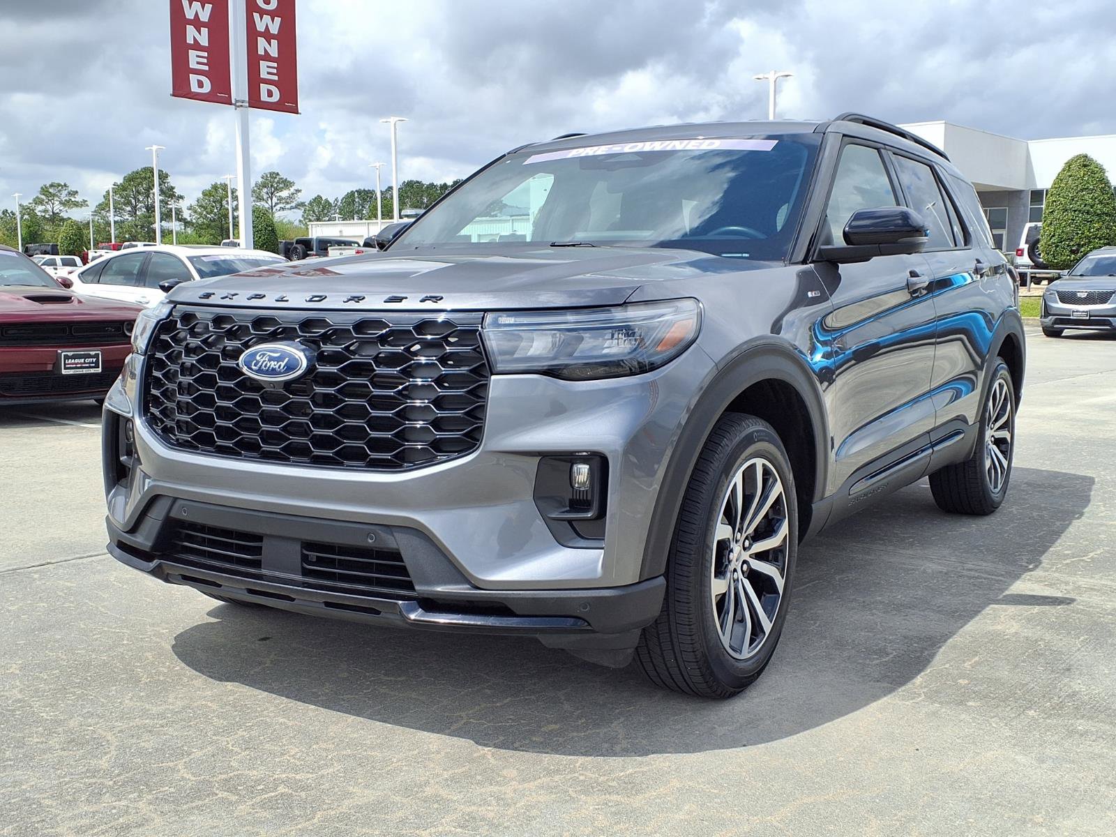 Used 2025 Ford Explorer ST-Line AWD/4WD image 3