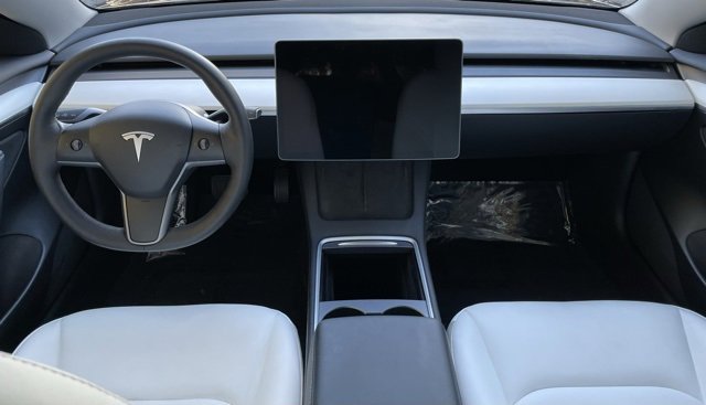 Used 2023 Tesla Model 3 Standard Range image 16