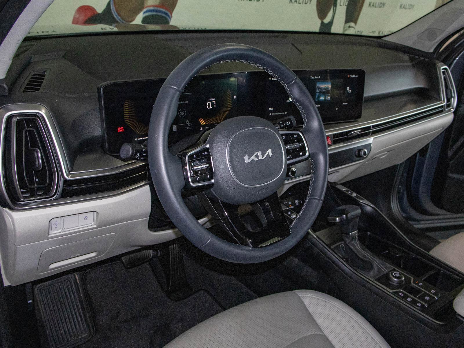 Used 2025 Kia Sorento S w/ Panoramic Sunroof Package FWD image 6