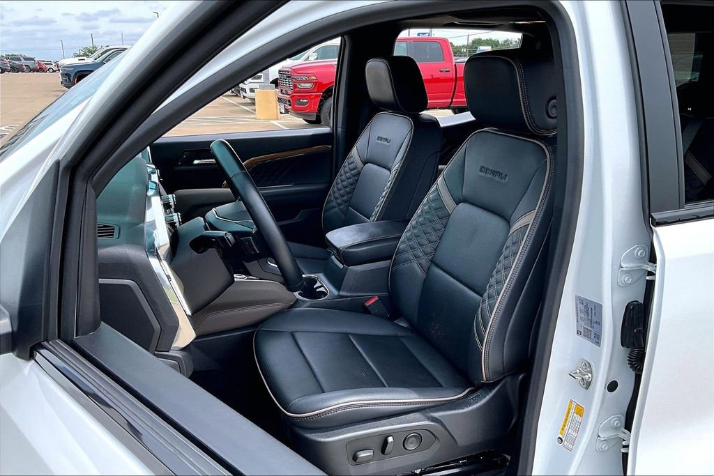 Used 2024 GMC Canyon Denali AWD/4WD image 25