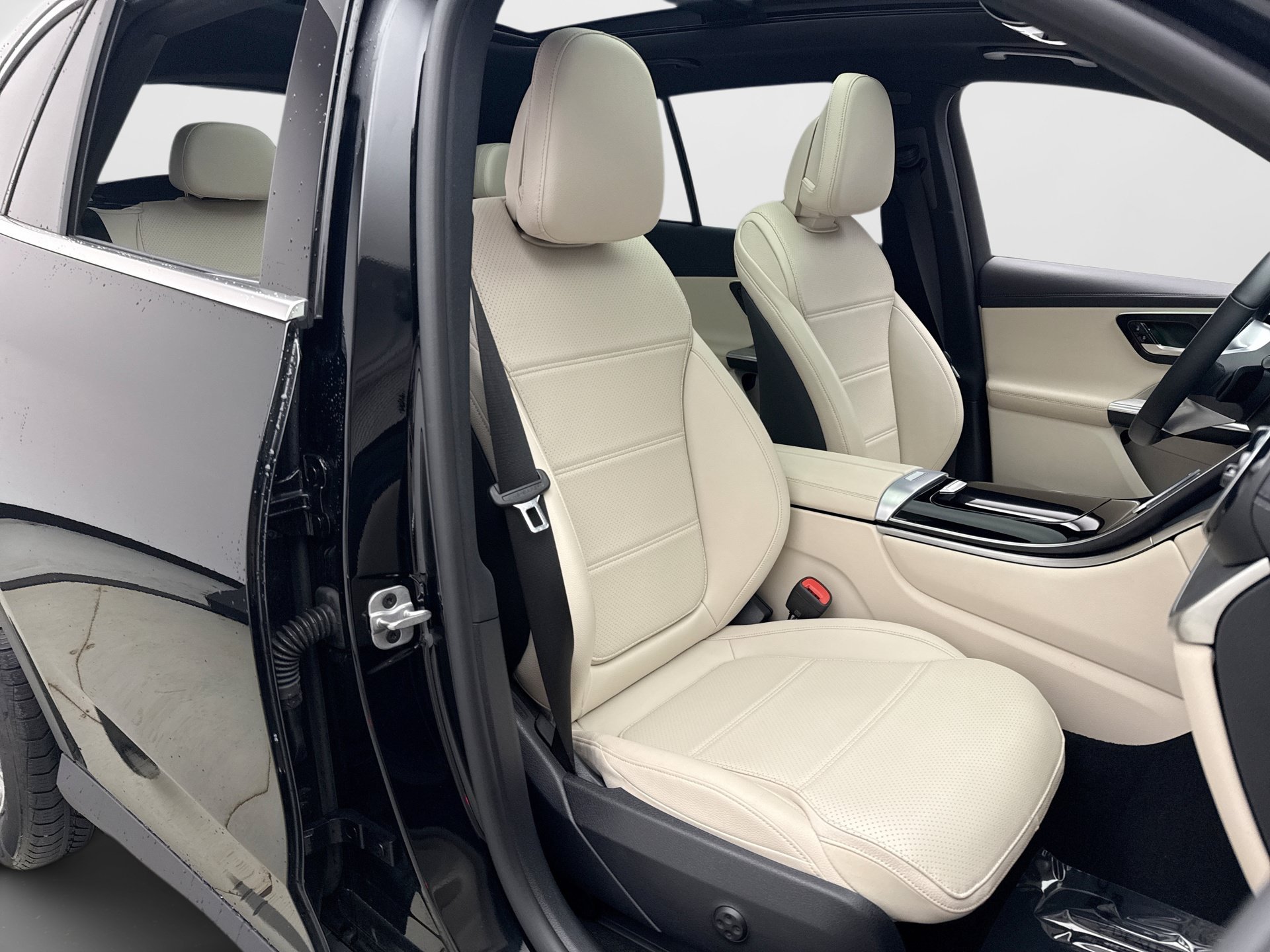 Used 2024 Mercedes-Benz GLC 300 4MATIC image 17