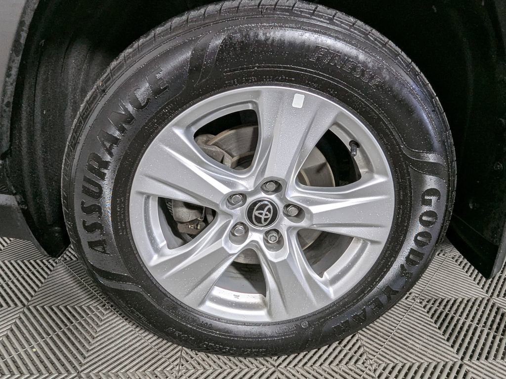 Used 2021 Toyota RAV4 XLE image 44