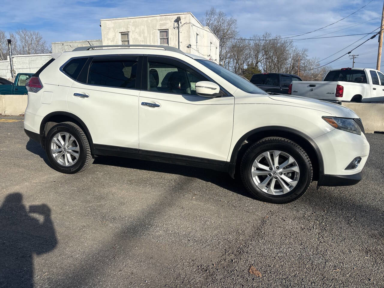 Used 2015 Nissan Rogue SV w/ SV Moonroof Package image 9