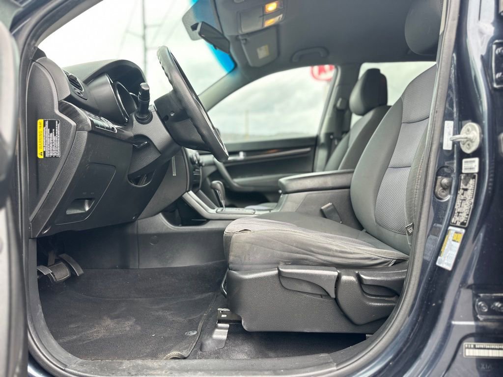 Used 2012 Kia Sorento LX image 17