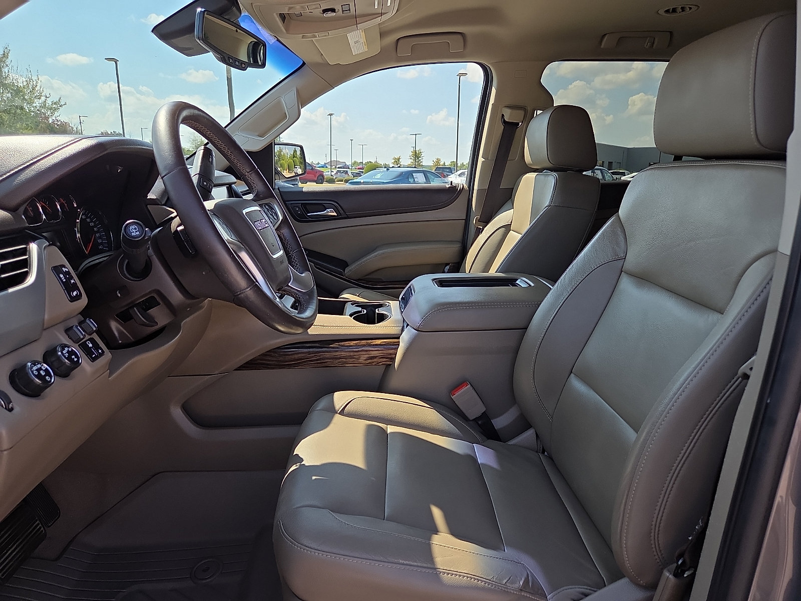 Used 2019 GMC Yukon SLT w/ HD Trailering Package AWD/4WD image 17