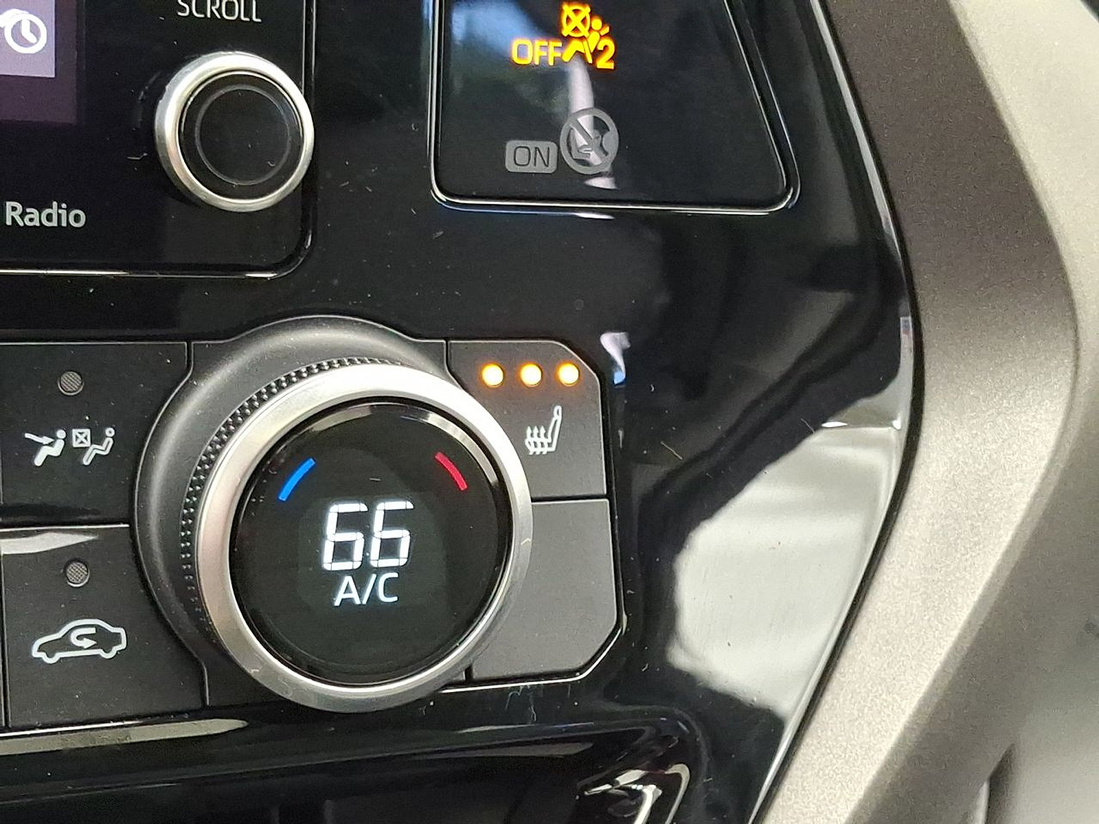 Certified 2020 Toyota Highlander XLE AWD/4WD image 23