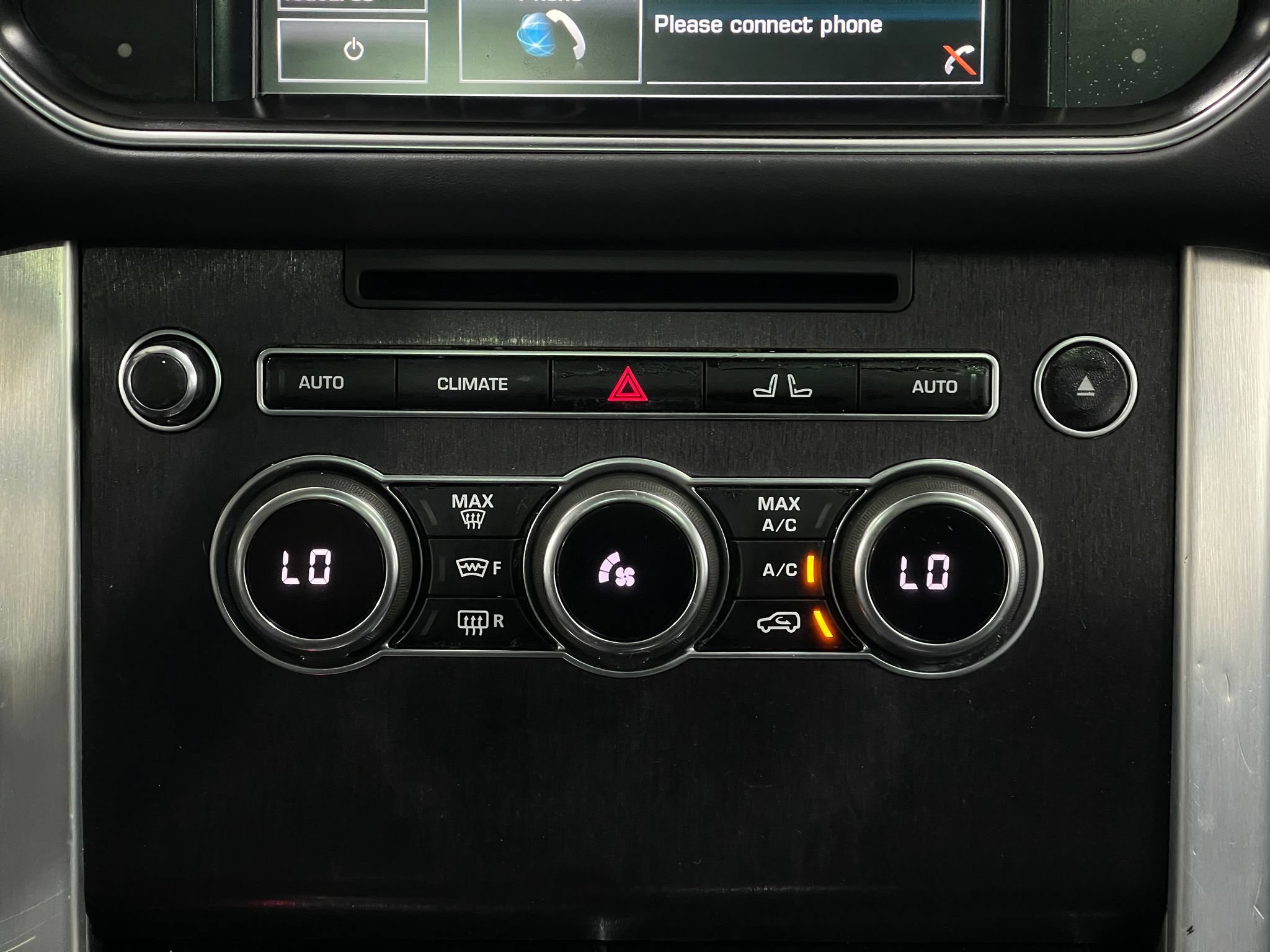 Used 2015 Land Rover Range Rover Supercharged AWD/4WD image 24