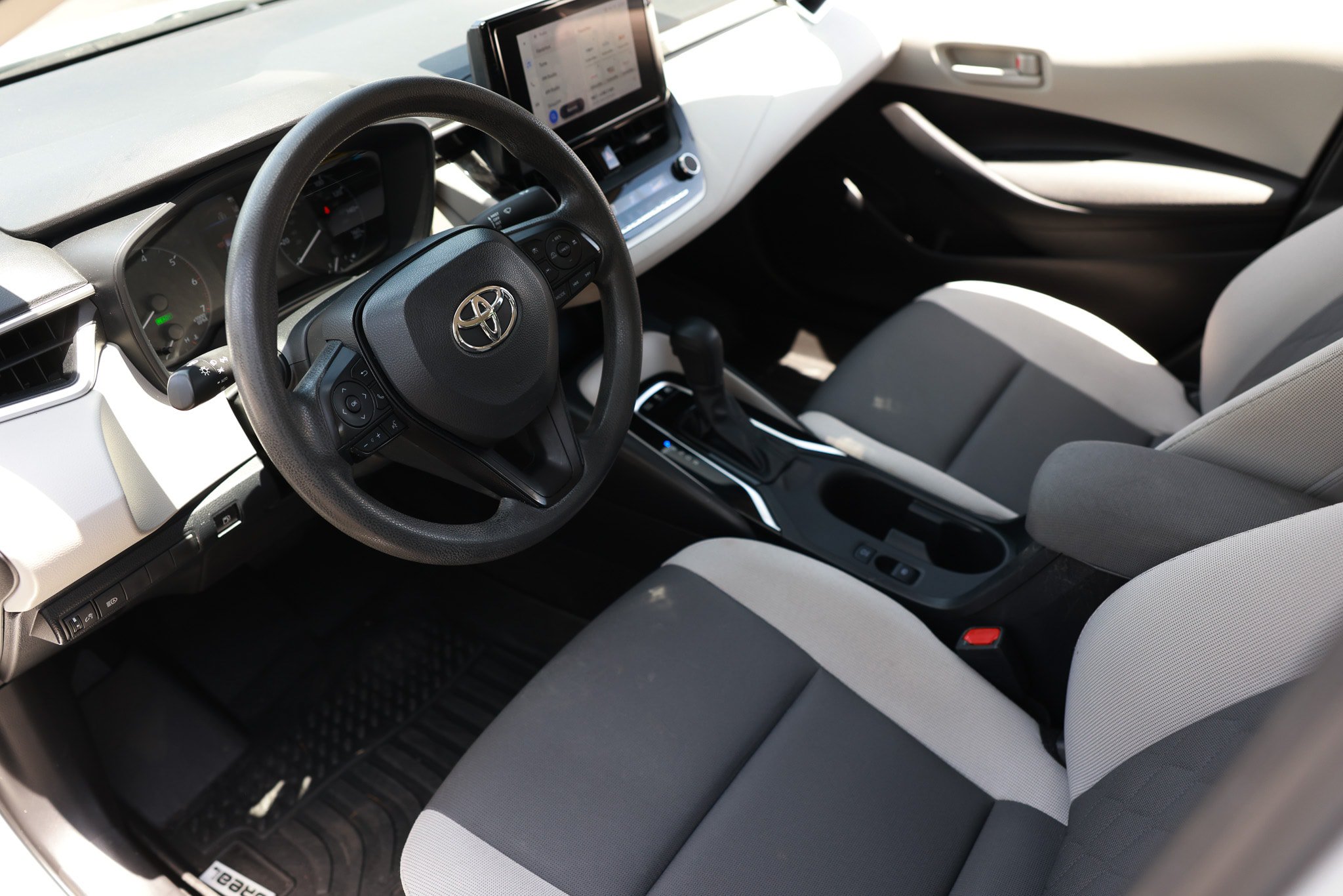 Used 2024 Toyota Corolla LE FWD image 6