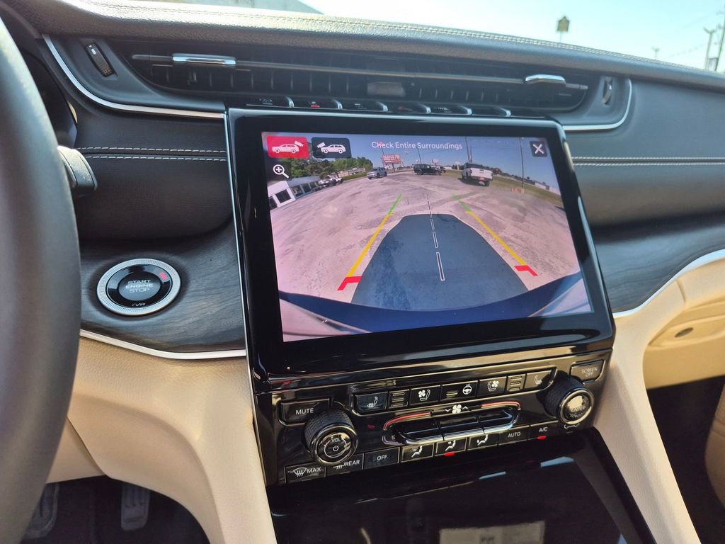 Used 2025 Jeep Grand Cherokee L Limited w/ Luxury Tech Group II image 23