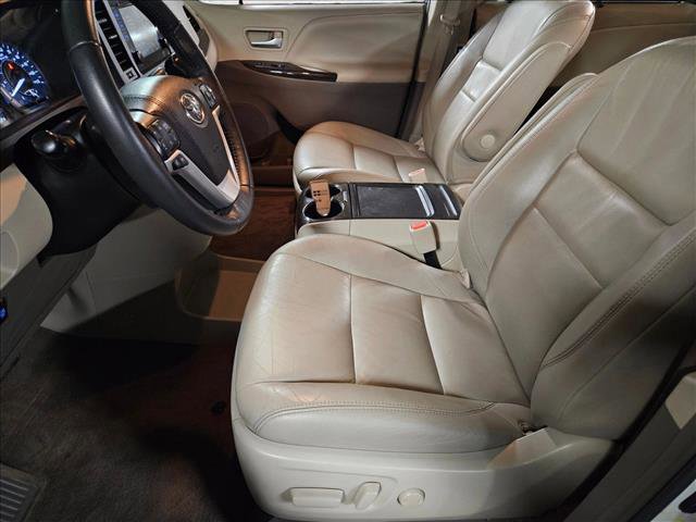 Used 2017 Toyota Sienna XLE w/ XLE Navigation Package image 17