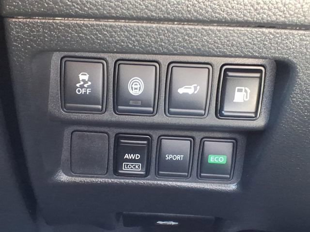 Used 2020 Nissan Rogue SV AWD/4WD image 25