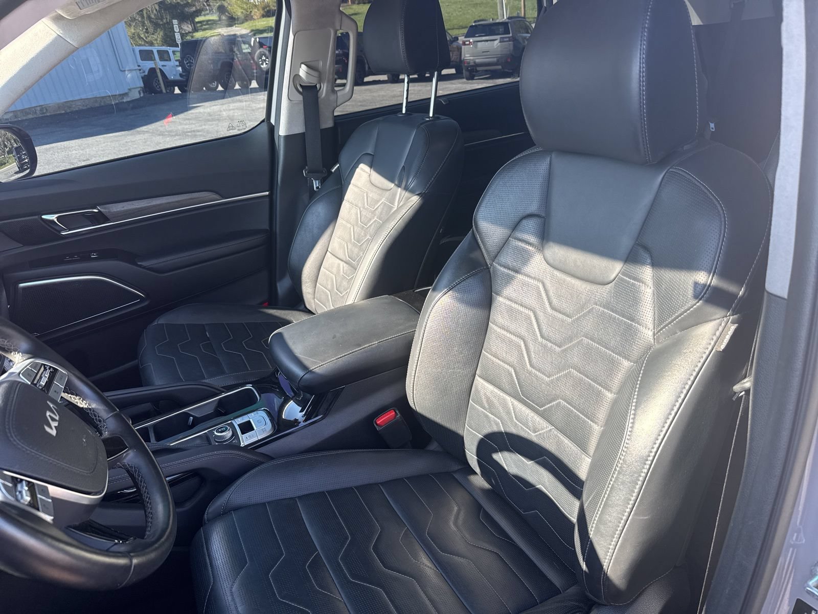 Used 2022 Kia Telluride SX w/ SX Prestige Package AWD/4WD image 9