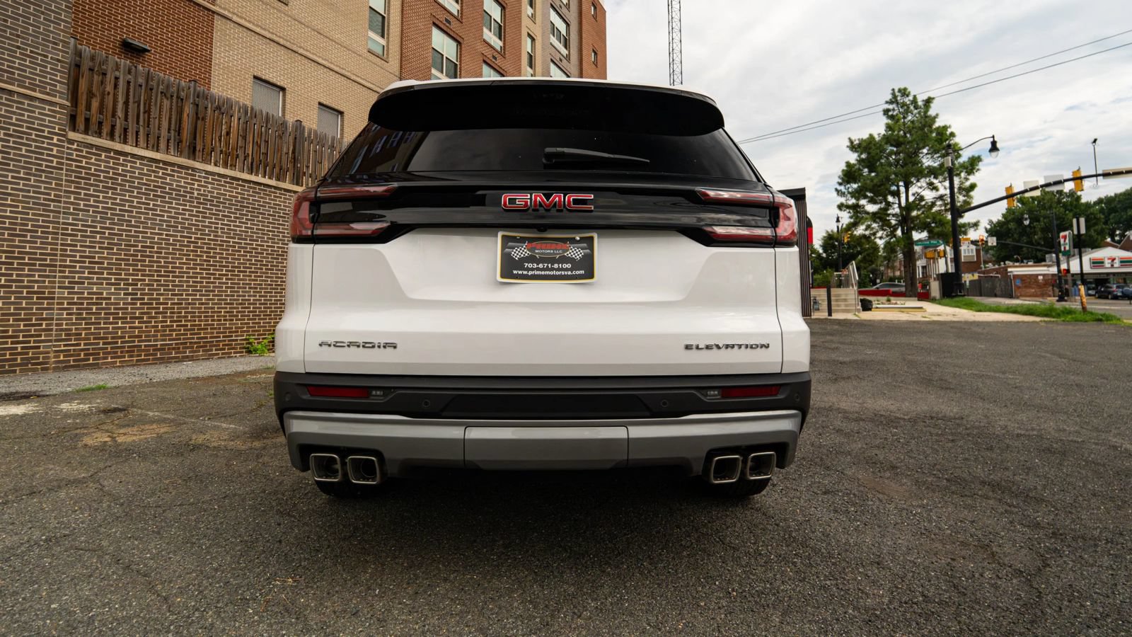 Used 2026 GMC Acadia Elevation w/ Elevation Premium Package FWD image 5