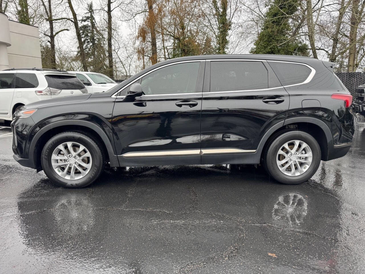 Used 2019 Hyundai Santa Fe SE image 2
