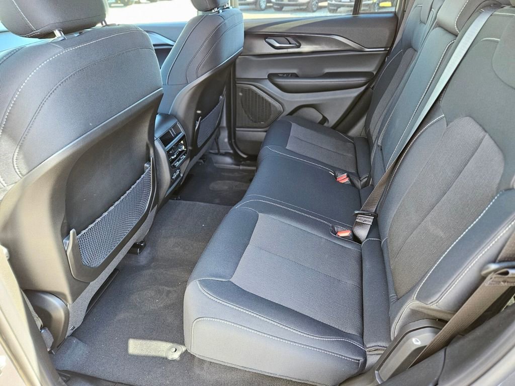 New 2025 Jeep Grand Cherokee Laredo X w/ Luxury Tech Group I image 16