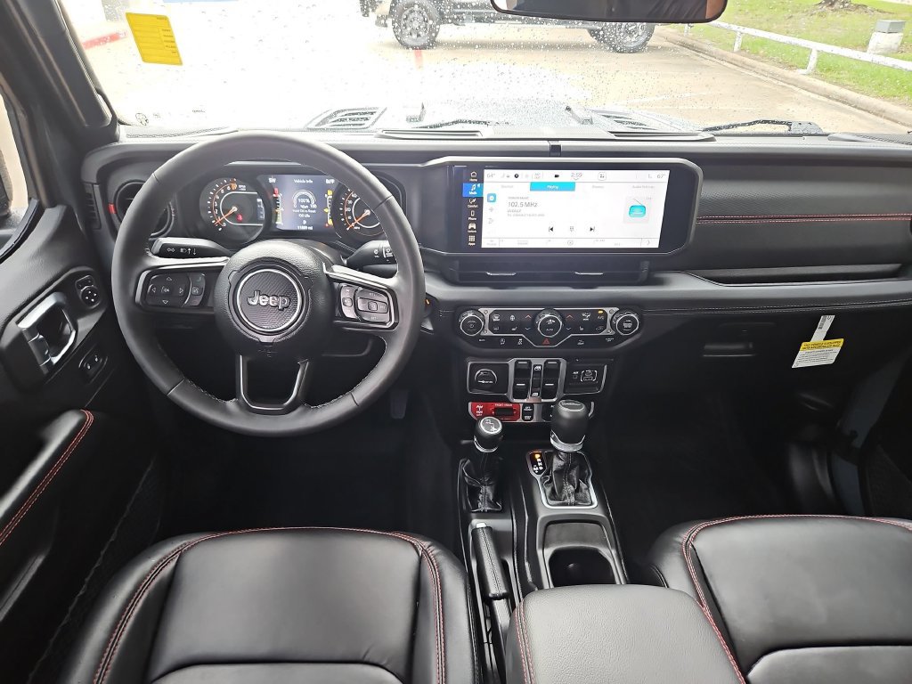 Used 2025 Jeep Gladiator Rubicon w/ Convenience Group AWD/4WD image 27